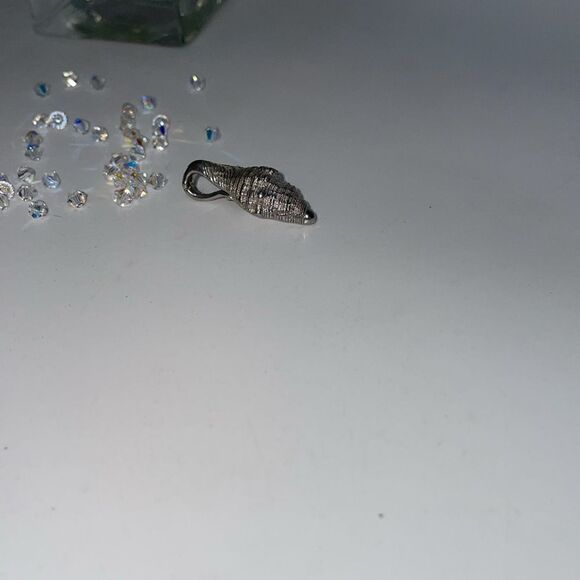 Na Hoku Sterling Silver Sea Shell Pendant with 18K Gold Trim & Mother of Pearl - Picture 8 of 10